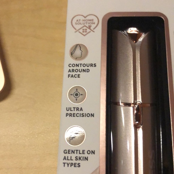 Brand new! Finishing Touch FLAWLESS facial hair remover gold plated - Picture 3 of 8